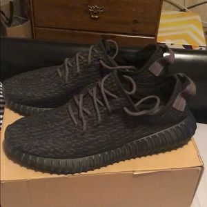 Yeezy 350 pirate black authentic with box